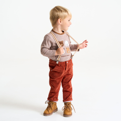 بنطال مخملي مضلّع بحمالات باللون البرتقالي للأولاد الصغلر